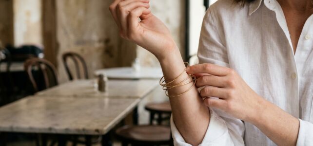 Pourquoi ces bracelets fins reviennent sur tous les poignets en 2026 Pourquoi ces bracelets fins reviennent sur tous les poignets en 2026